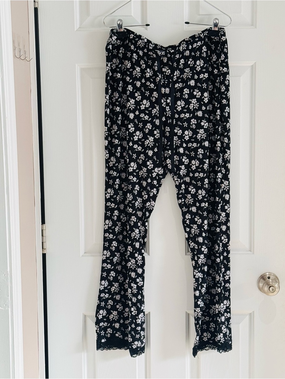 Secret Treasures Black Floral Print Women's Sleepwear.